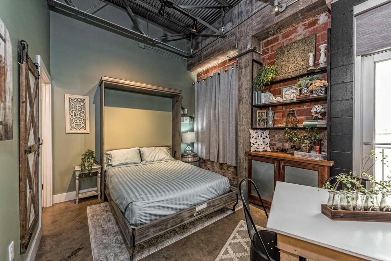 Green Door Lofts -Magnolia Loft, Silos/Downtown 韦科 外观 照片
